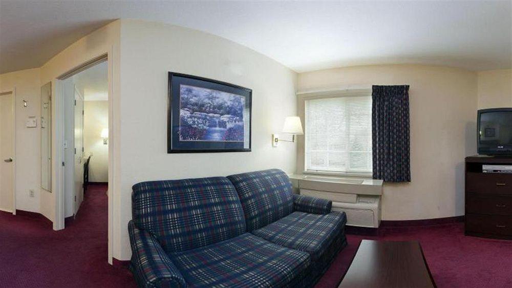 Sonesta Simply Suites Cleveland North Olmsted Airport Exterior photo