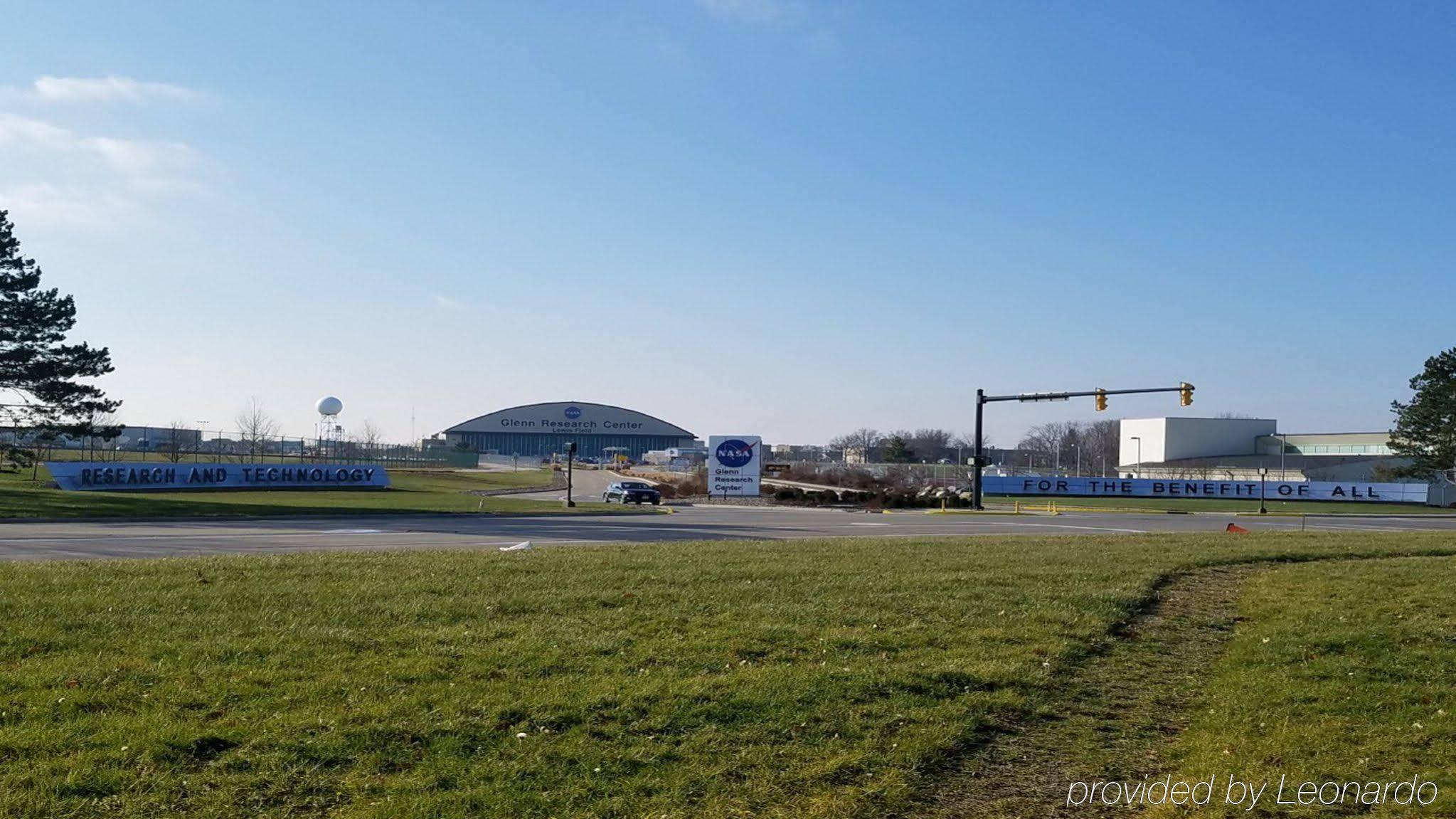 Sonesta Simply Suites Cleveland North Olmsted Airport Exterior photo
