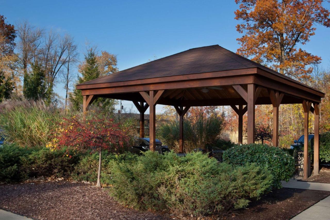 Sonesta Simply Suites Cleveland North Olmsted Airport Exterior photo