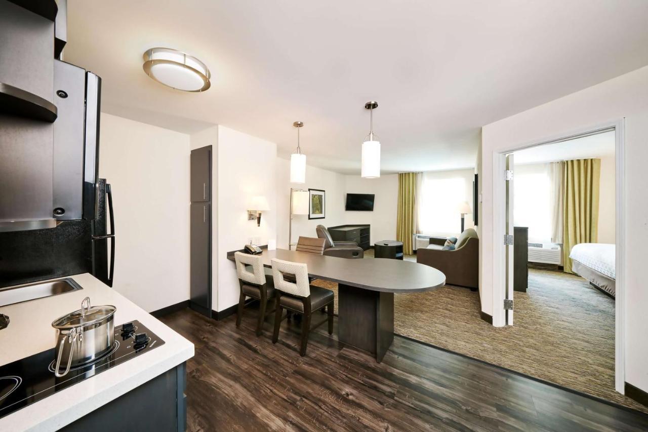 Sonesta Simply Suites Cleveland North Olmsted Airport Exterior photo