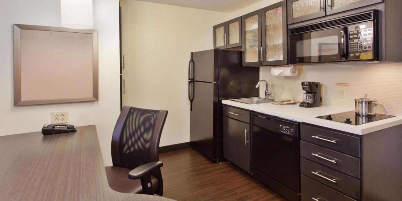 Sonesta Simply Suites Cleveland North Olmsted Airport Exterior photo