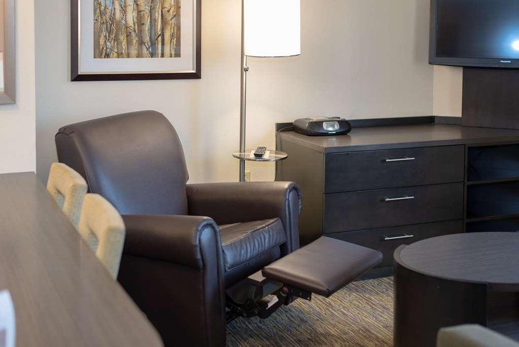 Sonesta Simply Suites Cleveland North Olmsted Airport Room photo