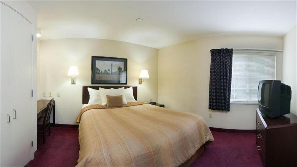 Sonesta Simply Suites Cleveland North Olmsted Airport Exterior photo