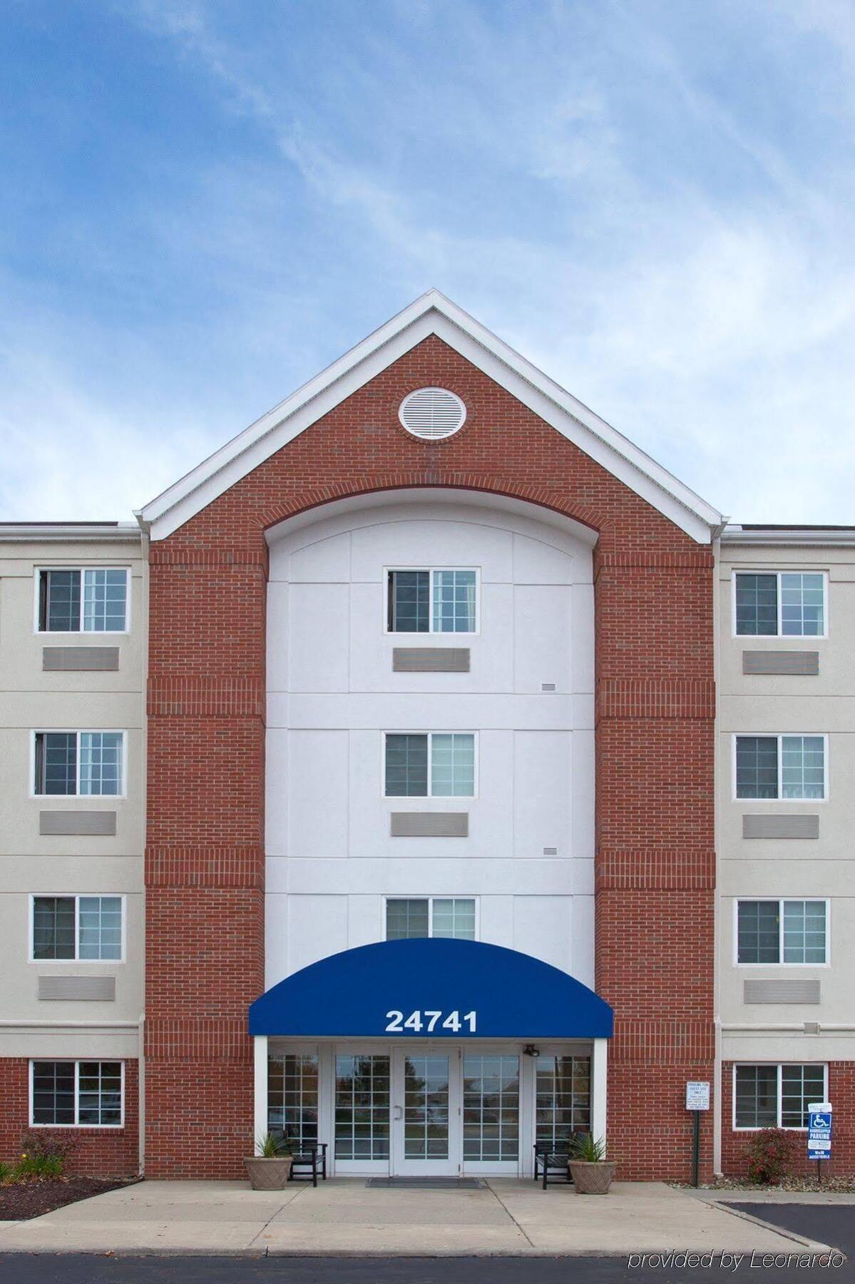 Sonesta Simply Suites Cleveland North Olmsted Airport Exterior photo
